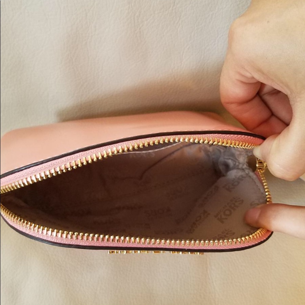 Michael Kors large travel / make up pouch. - Picture 3 of 4